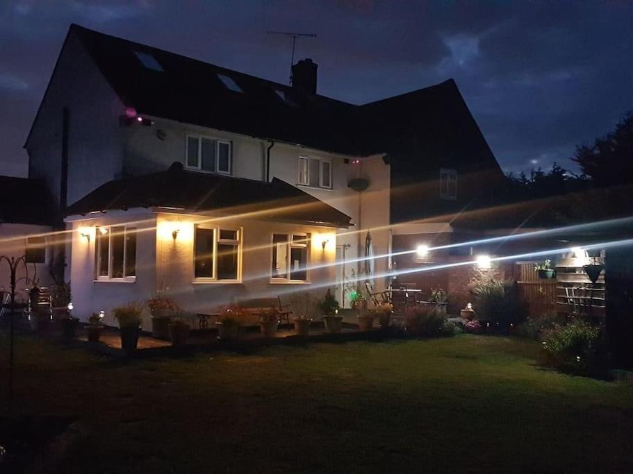Specious 3Bed Property With Parking & Large Garden Aveley Buitenkant foto