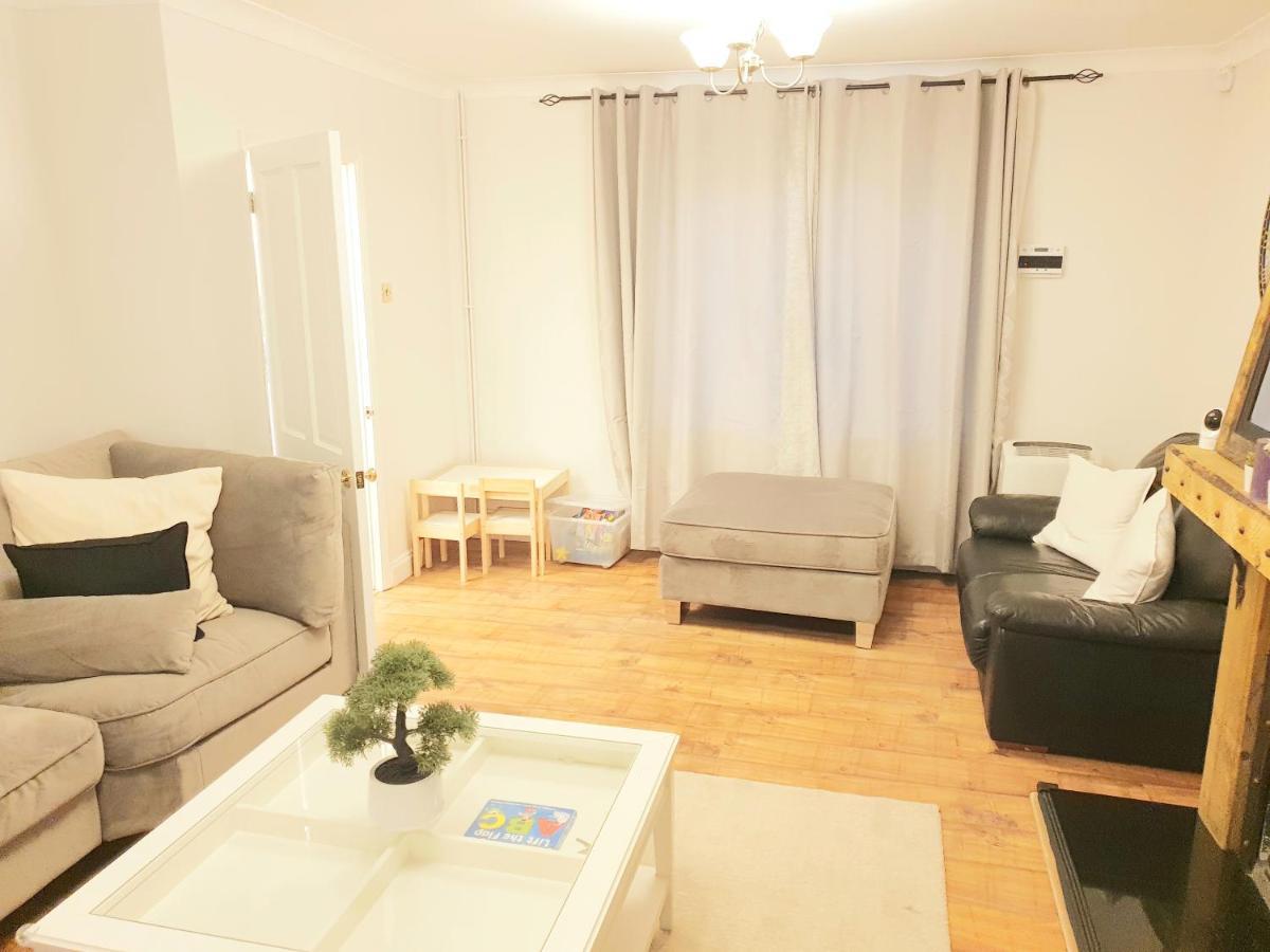 Specious 3Bed Property With Parking & Large Garden Aveley Buitenkant foto